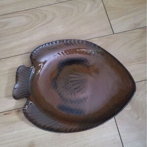 Down‎ to Earth Pottery Brown Fish Plate Canadian